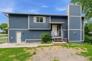 4250 Thornhill Ln, Vadnais Heights, MN 55127 - Photo 2