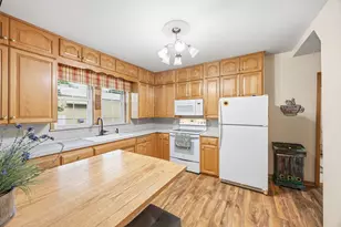 546 Erie St SE, Hutchinson, MN 55350 - Photo 6