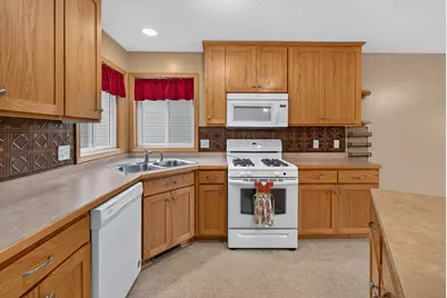 806 Marion Street SE, Isanti, MN 55040 - Photo 2