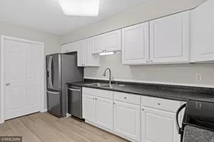 7654 Dunmore Rd, Woodbury, MN 55125 - Photo 10