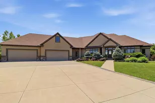 22720 Sweeney Ln, Lakeville, MN 55044 - Photo 2