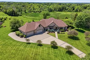 22720 Sweeney Ln, Lakeville, MN 55044 - Photo 4