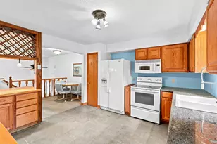 1390 Rainier Ln, Eagan, MN 55121 - Photo 10