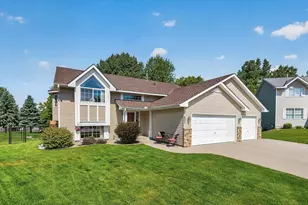 893 Marnie Cir S, Maplewood, MN 55119 - Photo 2