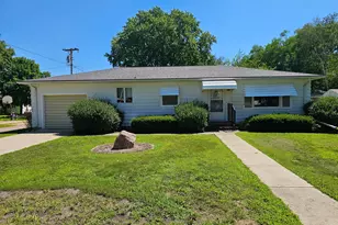 507 S Elm St, Lamberton, MN 56152 - Photo 1