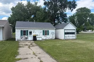 522 E 2nd St N, Truman, MN 56088 - Photo 2