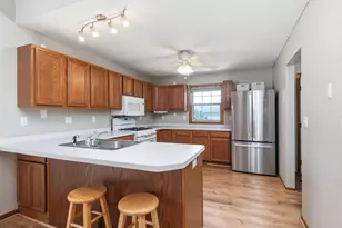 950 Oak Ct, Waconia, MN 55387 - Photo 4