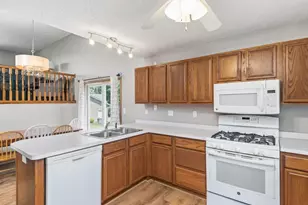 950 Oak Ct, Waconia, MN 55387 - Photo 6