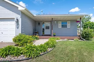 950 Oak Ct, Waconia, MN 55387 - Photo 2