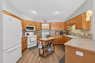 5026 Grenadier Ave N, Oakdale, MN 55128 - Photo 14