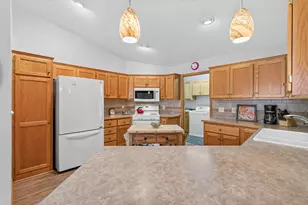 5026 Grenadier Ave N, Oakdale, MN 55128 - Photo 18