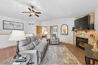 5026 Grenadier Avenue N, Oakdale, MN 55128 - Photo 10