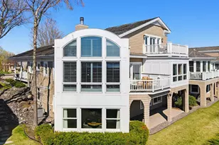 726 Widsten Cir, Wayzata, MN 55391 - Photo 4