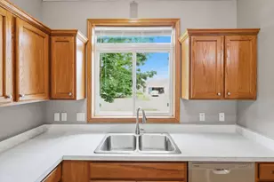 1559 Dublin Ct, Shakopee, MN 55379 - Photo 12