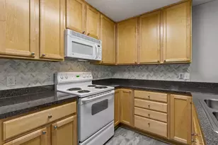 306 Brickyard Dr, Chaska, MN 55318 - Photo 18