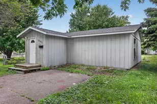 1081 Zemble St, Chaska, MN 55318 - Photo 2
