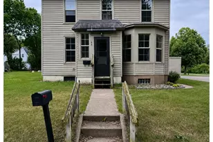 637 Lake St, Eau Claire, WI 54703 - Photo 1