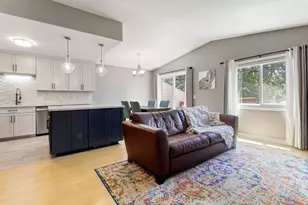 1053 Bridge St, Shoreview, MN 55126 - Photo 6