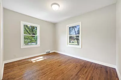 1051 Burke Avenue W, Roseville, MN 55113 - Photo 12