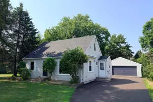 1051 Burke Ave W, Roseville, MN 55113 - Photo 1