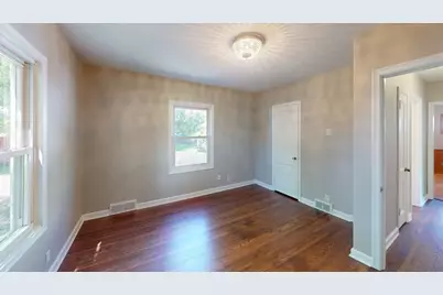 1051 Burke Avenue W, Roseville, MN 55113 - Photo 8