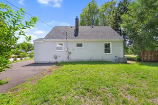 1051 Burke Ave W, Roseville, MN 55113 - Photo 26