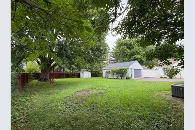 1051 Burke Avenue W, Roseville, MN 55113 - Photo 16