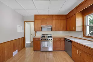 1051 Burke Ave W, Roseville, MN 55113 - Photo 8