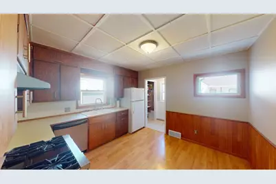 1051 Burke Avenue W, Roseville, MN 55113 - Photo 4