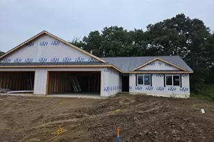 1119 8th Ave SE, Waseca, MN 56093 - Photo 2