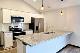 1119 8th Ave SE, Waseca, MN 56093 - Photo 4