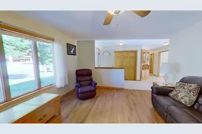 401 S Bruce Street S, Marshall, MN 56258 - Photo 6