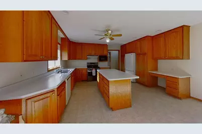 401 S Bruce Street S, Marshall, MN 56258 - Photo 12