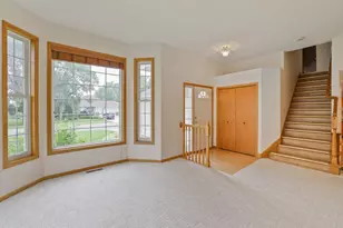 2337 Manuela Dr, Chaska, MN 55318 - Photo 4