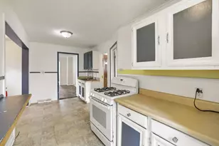 1024 Geranium Ave E, Saint Paul, MN 55106 - Photo 8