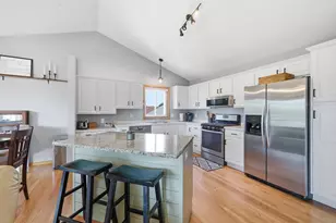 605 E South St, Belle Plaine, MN 56011 - Photo 4