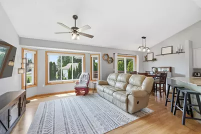 605 E South Street, Belle Plaine, MN 56011 - Photo 10
