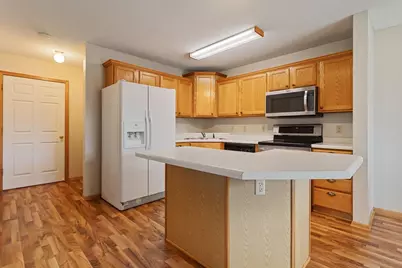 2440 Oakridge Circle, Hudson, WI 54016 - Photo 4