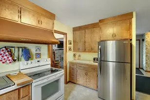 806 Myrtle St, Hudson, WI 54016 - Photo 4