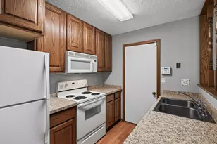 8500 S Maplebrook Cir, Brooklyn Park, MN 55445 - Photo 12