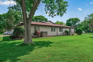 8500 S Maplebrook Cir, Brooklyn Park, MN 55445 - Photo 28