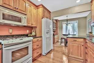 8264 Kingslee Rd, Bloomington, MN 55438 - Photo 6