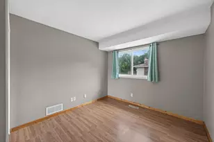 12206 Oak Leaf Cir, Burnsville, MN 55337 - Photo 10