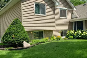 1447 Cutters Ln, Eagan, MN 55122 - Photo 4