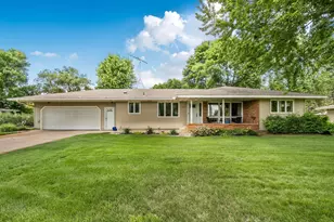 1021 Bromo Ave, Saint Cloud, MN 56303 - Photo 1
