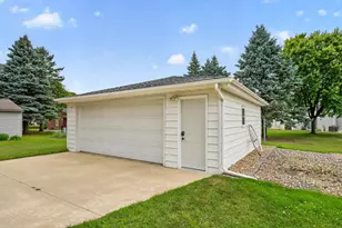 915 16 1/4 Street SE, Rochester, MN 55904 - Photo 38