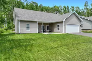 915 N Basswood Ave, Duluth, MN 55811 - Photo 1