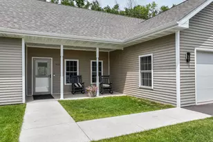 915 N Basswood Ave, Duluth, MN 55811 - Photo 2