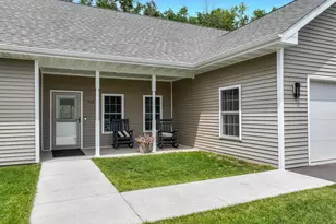 915 N Basswood Ave, Duluth, MN 55811 - Photo 2