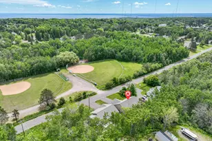 915 N Basswood Ave, Duluth, MN 55811 - Photo 4